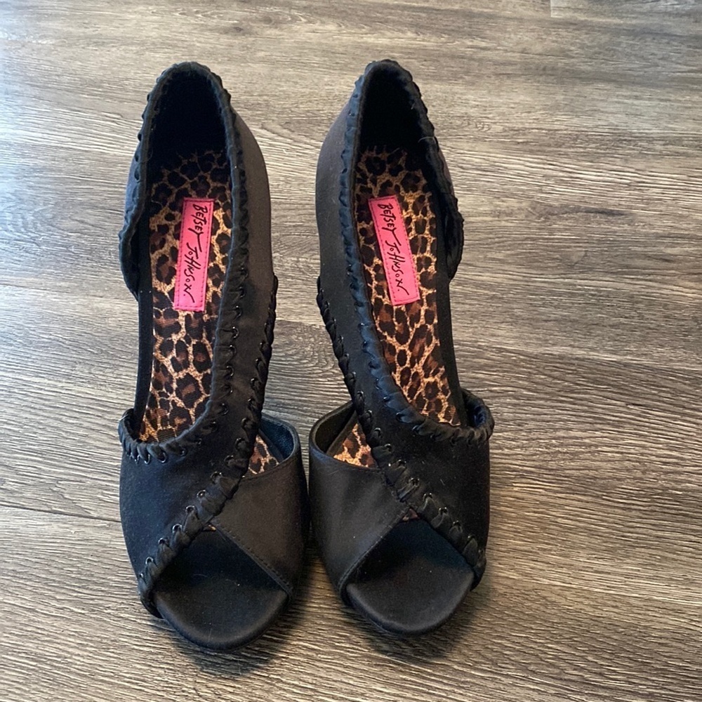 New Betsey Johnson Heels 7